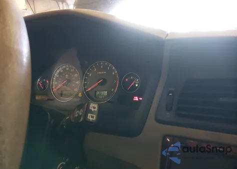 2005 Volvo Xc70 2.5T Awd z USA, uszkodzony, nr VIN YV1SZ592451177159